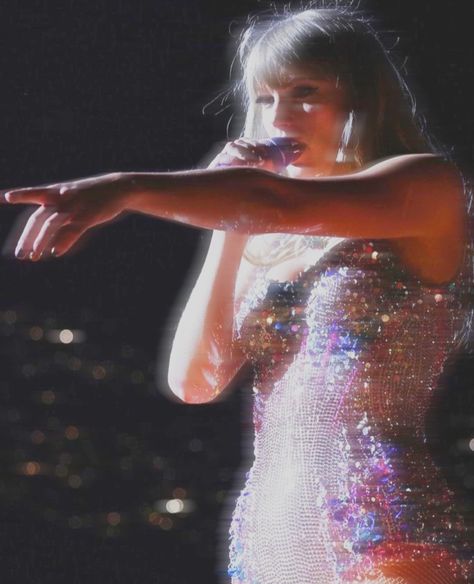 Blurry Pictures, Taylor Swift Cute, Swift Photo, Taylor Swift Hair, Taylor Swift Concert, Taylor Swift Album, Taylor Swift Wallpaper, Long Live Taylor Swift, Taylor Swift (lyrics)