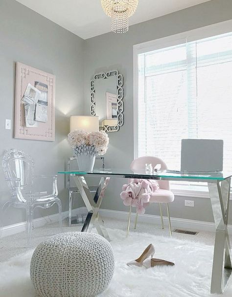 Pink and grey office Pink And Grey Office, Desks Ideas, Hipster Bedroom, Girly Office, Fur Rugs, Grey Office, Cozy Home Office, House Updates, Dream Office