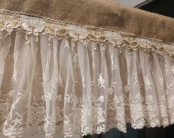 Shabby Chic Window Treatments, Rustic Window Treatments, Burlap Kitchen, Romantic Kitchen, Burlap Valance, Lace Valances, Lace Window, Lace Curtain, Burlap Decor