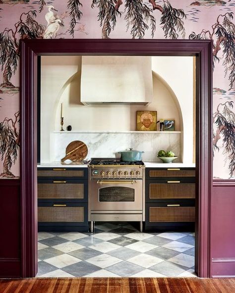 ILVE Ranges on Instagram: "“We wanted to infuse pops of color and pattern but still ensure the design remained sophisticated.” —@zoefeldman ✏️: @allisonpduncan for @housebeautiful 📷: @stacyzaringoldberg Featuring: Nostalgie 30” Range in Stainless Steel with Brass Trim — Model UPN76DMPI" Kitchen Cabinet Design Modern, Backsplash Modern Kitchen, Apartment Modern Kitchen, Kitchen Backsplash Modern, Modern Kitchen Aesthetic, Prepare Breakfast, Cabinets Modern Kitchen, 2023 Color Trends, Modern Kitchen Apartment