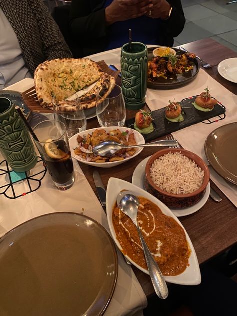 Family Dinner Aesthetic Indian, Indian Food Date Aesthetic, Indian Curry Aesthetic, Rich Indian Family Aesthetic, Indian Dinner Aesthetic, Family Dinner Aesthetic Restaurant, Family Meal Aesthetic, Indian Food Aesthics, Rich Dinner Aesthetic