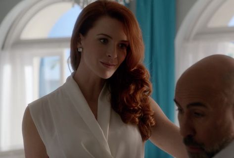 Rose Solano - Jane the Virgin "Chapter Eight" Bridget Regan Jane The Virgin, Rose Jane The Virgin, Rose Solano, Rosé Red Hair, Alien Goddess, Bridget Regan, Red Hair Woman, Jane The Virgin, Nose Job