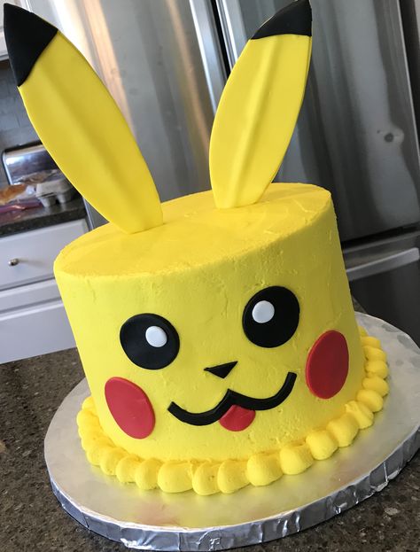 Pokemon Cake Pikachu, Pikachu Bday Cake, Pika Hi Cake, Pickachoo Cake Design, Peekachu Cake, Pokemon Cake Design, Easy Pikachu Cake, Picatchou Cake, Picacho Cake