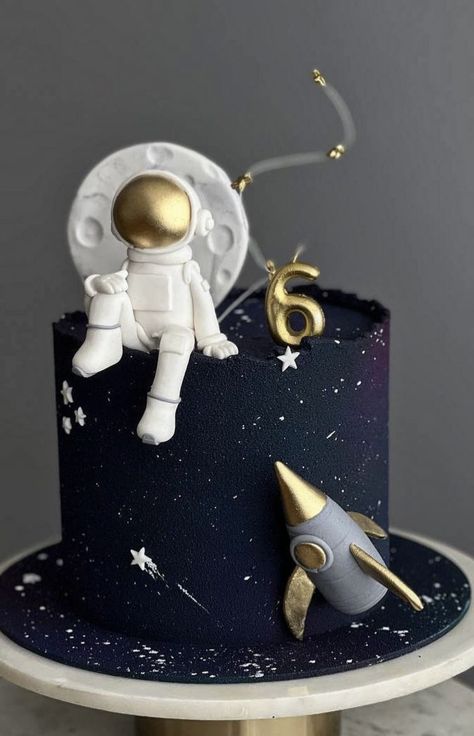 Planet Birthday, 1st Bday Cake, Planet Cake, Galaxy Party, Astronaut Party, Boys 1st Birthday Party Ideas, Astronaut Birthday, Baby Boy 1st Birthday Party, Boy Birthday Party Themes