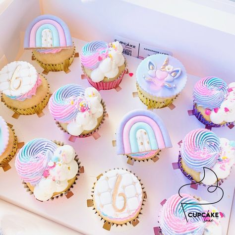 Unicorn Themed Cupcakes, Squishmallow Cupcake Ideas, Cup Cake Ultah, Unicorn Cupcakes Ideas, Magical Cupcakes, Girly Cupcakes, Cupcake Unicorn, Crazy Cupcakes, Lilly Party