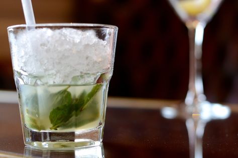 How to Sober Yourself Up When You're Drunk AF Non Alcoholic Mojito, Non Alcoholic Sangria, Champagne Recipe, Julep Recipe, Christmas Drinks Alcohol, No Romance, Party Drinks Alcohol, Tonic Recipe, Alcohol Free Drinks