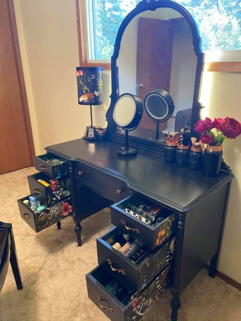 Goth Vanity, Girly Vanity, Ikea Corner Desk, Goth Desk, Gothic Bathroom Ideas, Gothic Bathroom, Dream House Aesthetic, Makeup Area, Dark Home Decor