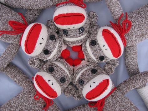 I bought tall socks from the dollar store and used this easy pattern to make my daughters sock monkey's, they loved them! Sock Monkeys Tutorial, Sock Monkey Pattern, Crochet Sock Monkeys, Sock Monkey Party, Sock Monkey Baby, Traditional Socks, Sock Monkey Hat, Monkey Crafts, Monkey Pattern