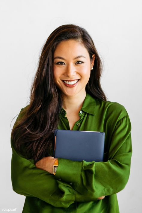 Cheerful woman in green shirt holding blue notebook | premium image by rawpixel.com / McKinsey Linkedin Profile Picture Women, Resume Photo, Business Portraits Woman, Professional Profile Pictures, Blue Notebook, Business Portrait Photography, Headshots Women, Brand Photography Inspiration, Branding Shoot