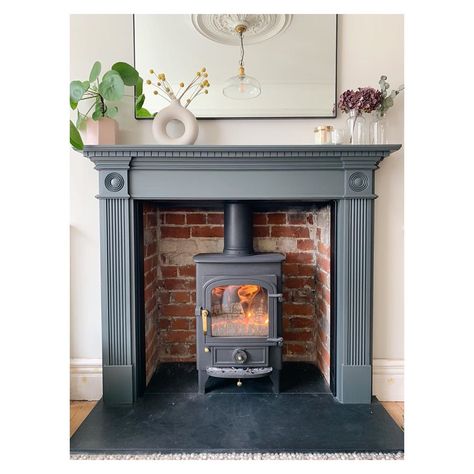 Victorian Fireplace Ideas, Fireplace Woodburner, Woodburning Stove Fireplace, Edwardian Fireplace, Wood Burner Fireplace, Wood Burning Stoves Living Room, Log Burner Living Room, Moody Living Room, Wood Stove Fireplace