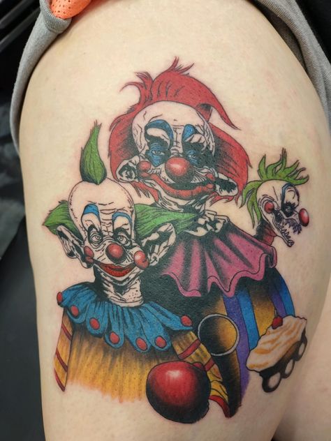 Clown Animal Tattoo, Killer Clown Tattoo, Clown Tattoo Creepy, Killer Klowns From Outer Space Tattoos, Killer Klowns Tattoos, Art The Clown Terrifier Tattoo, Art The Clown Terrifier Tattoo Design, Outer Space Tattoos, Halloween Tattoos Sleeve