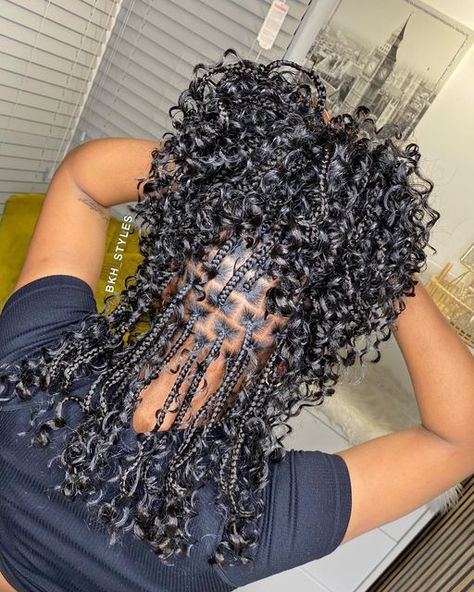 Short Bob Knotless Braids With Curls, Long Boho Bob Braids, Short Bob Braids With Curls, Trending Hairstyles For Ladies 2024, Bob Locs With Curls, Styles For Braided Hair, Goddess Braid Bob, Bob Goddess Knotless Braids, Boho Bob Knotless Braids With Color