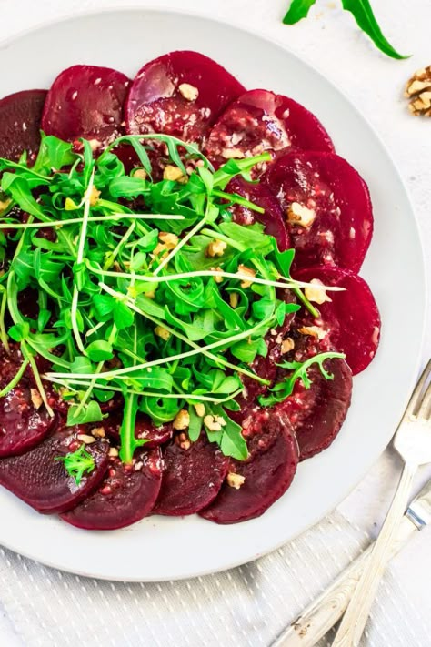 Raspberry Drizzle, Beetroot Carpaccio, Healthiest Vegetables, Carpaccio Recipe, Beetroot Recipes, Vegan Starters, Tofu Salad, Popular Appetizers, Traditional Italian Dishes