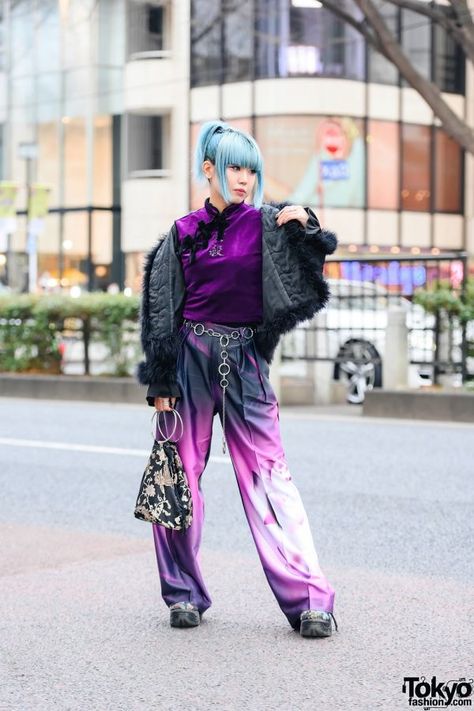 Harajuku Girl Street Style w/ Blue Hair, Jeweled Nails, Spinns Jacket, Mandarin Collar Top, Graphic Pants, Yubi Ga Ippon Bag & WC Shoes – Tokyo Fashion Japan Street Fashion, Decora Girl, Harajuku Decora, Fashion Kimono, Oc Outfits, Graphic Pant, Japanese Clothes, Fashion Japanese, Harajuku Girls