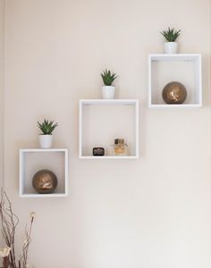 Shelf Decor Bedroom, Wall Shelves Bedroom, Living Wall Decor, Wall Shelf Decor, Regal Design, Wall Shelves Design, Shelf Design, Decor Minimalist, Room Ideas Bedroom