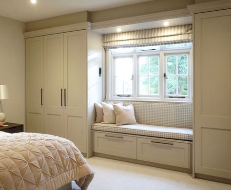 Bedroom Built Ins Around Bed With Window, Closets On Either Side Of Window, Wardrobe Near Window, Bay Window With Wardrobe, Built In Around Window Bedrooms, Window Cabinet Ideas, Built In Wardrobe Around Bed Ideas, Bedroom With Dresser Layout, Closets With Windows