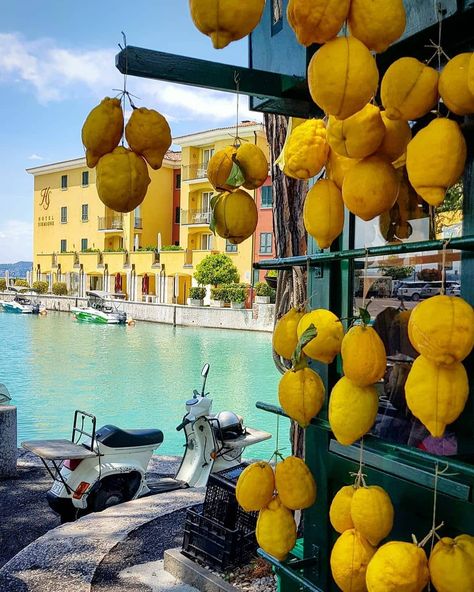 Sirmione Lake Garda, Venice Gondola, Lake Garda Italy, Nyc Rooftop, Garda Italy, Italy Map, Italian Beauty, Italy Aesthetic, Europe Vacation