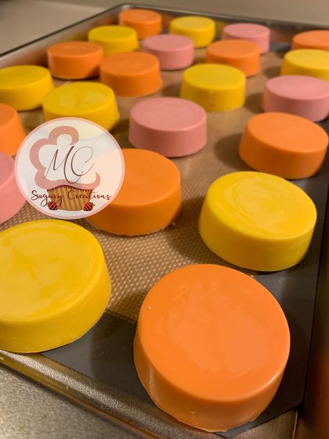 Groovy Chocolate Covered Oreos, Combined Birthday Parties, Pink Treats, Mums Birthday, Treat Table, Dipped Oreos, Orange Party, Chocolate Covered Treats, Covered Oreos