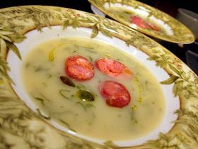 Dragon's Kitchen: Calde Verde Portuguese Dinner, Cook Kale, Potato And Kale Soup, Verde Soup, Portuguese Kitchen, Portuguese Soup, Soup Pan, Kale Soup Recipes, Brazilian Dishes