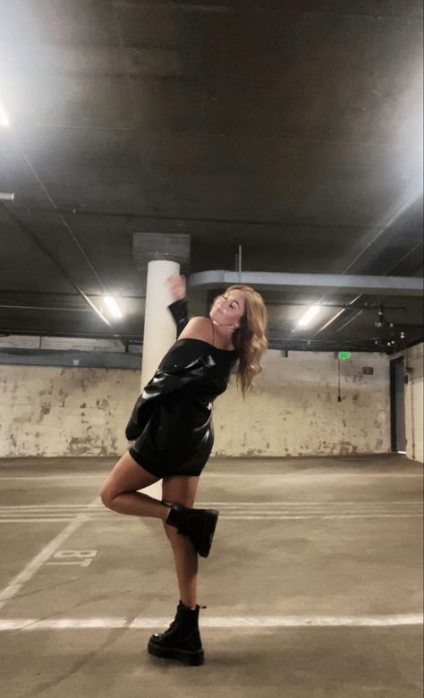 Parking Pictures Instagram, Parking Ramp Photoshoot, Parking Garage Poses, Parking Ramp, Parking Garage Photoshoot, Garage Photoshoot, Photo Recreation, Pic Pose, Fashion Photography Poses