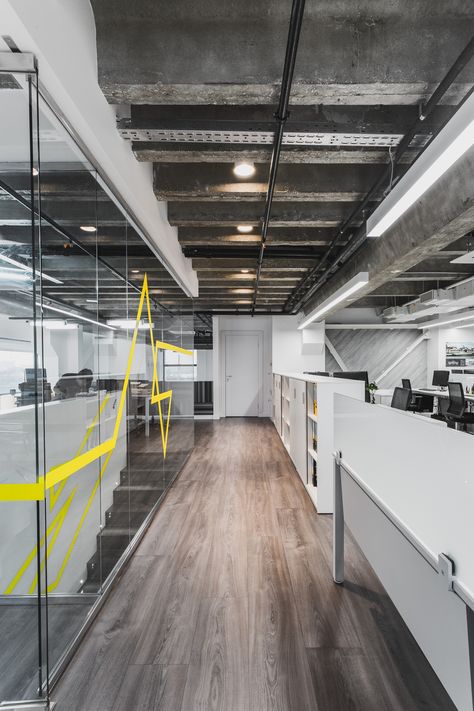 Image 4 of 26 from gallery of Office Design / IND Architects. Photograph by Alexey Zarodov Workspaces Design, Creative Office Space, Industrial Office Design, Loft Office, Corporate Office Design, Architects Office, Corporate Interiors, Glass Walls, Workplace Design