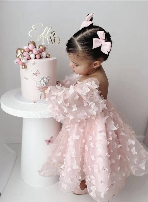 1st Birthday Mom Outfit, Baby Princess Photoshoot, 1st Birthday Outfit For Mom, Family Birthday Outfit Ideas, 2 Birthday Photoshoot Ideas, 2nd Birthday Photo Shoot Ideas, Pink Birthday Photoshoot, 1st Birthday Shoot, Mommy Daughter Photoshoot