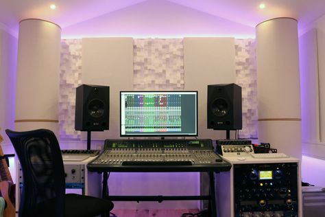 How We Took A Timber Garden Shed And Converted It Into A High Quality Recording Studio - You Can Do It Too! | Production Expert Shed Recording Studio, Garage Music Studio, Timber Garden Sheds, Studio Room Design, Outdoor Studio, Home Recording Studio Setup, Recording Studio Setup, Studio Shed, Bus Living