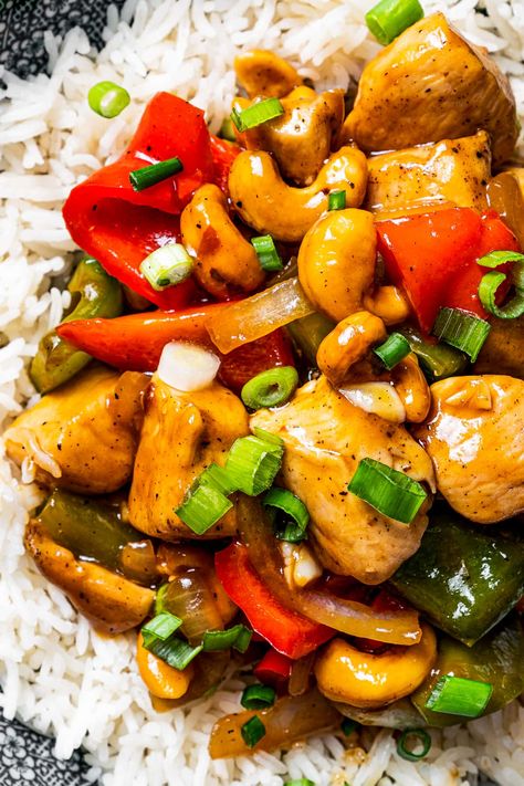 This easy Cashew Chicken recipe is like your favorite Chinese takeout but way better! It’s packed with flavors, loaded with veggies and protein, and you’ll have it ready in just 30 minutes. Easy Cashew Chicken Recipe, Chicken Cashew Stir Fry, Cashew Chicken Recipe, Roasted Cauliflower Steaks, Cashew Chicken, Chinese Dishes, Stir Fry Recipes, Hoisin Sauce, Roasted Cauliflower