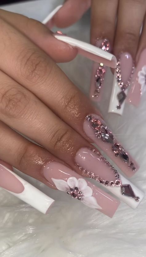 Pink Nails Acrylic Gems, Nails For Pink Quince Dress, Nails Y2 K, Nail Inspo Coffin With Gems, 15 Acrylic Nails, Pink Nails Ideas With Diamonds, Acrylic Nail With Rhinestones, Pink Quince Nails Long, Acrylic Nail With Gems