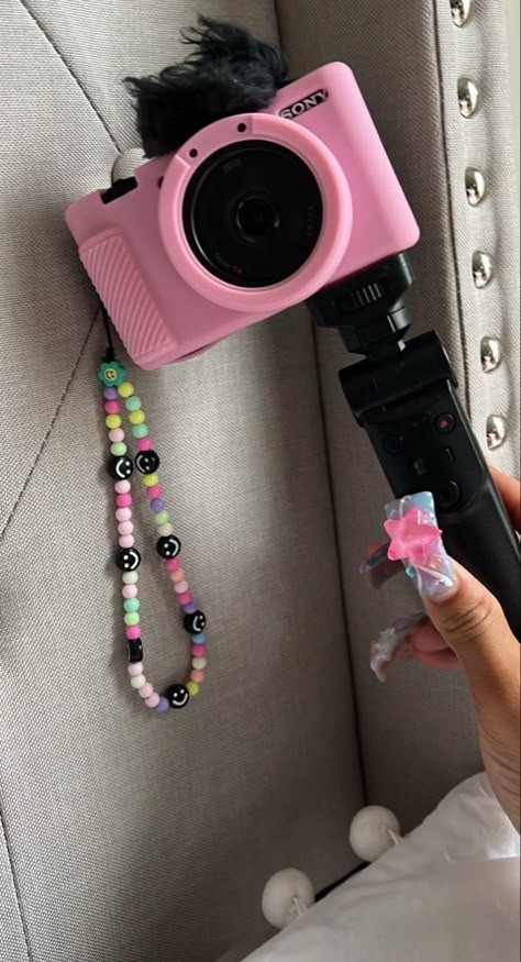 Best Vlogging Camera, Youtube Business, Start Youtube Channel, Ipad Essentials, Youtube Success, Cute Camera, First Youtube Video Ideas, Youtube Channel Ideas, Vlogging Camera