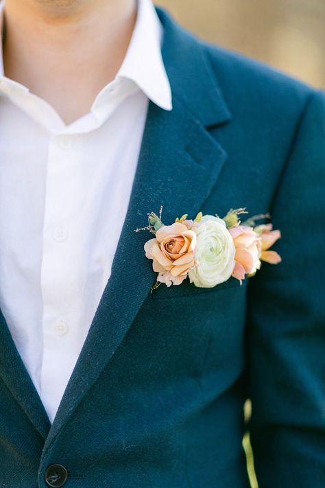 Spring Pocket Boutonniere, Pastel Pocket Boutonniere, Pocket Bouts, Wedding Pocket Flowers, Flower Pocket Square Wedding, Pocket Square Flowers, Modern Eclectic Wedding, Pocket Square Boutonniere, Flower Pocket Square