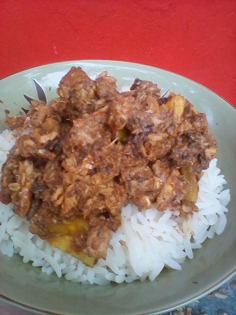 We are on a mission to try and eat healthy and this was one of our recipes we made. Pilchards and Rice 1 x tin pilchards 1 x Avocado cut up 1 x Pineapple peeled and diced 1 x Tbsp Rajah Curry Spice… Tinned Pilchards Recipes, Pilchards Recipes Meals, Pilchards Recipes, Canned Food Recipes, Curry Spice, Curry Spices, Weekly Meals, Cut Up, Rice Recipe