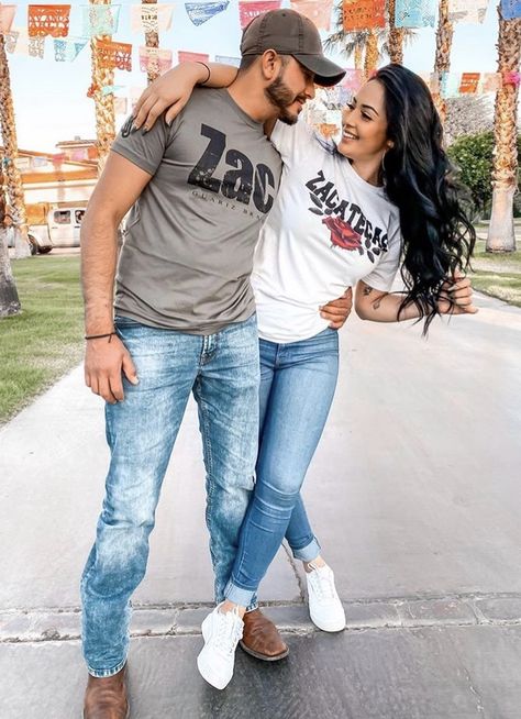 Adriana Y Jorge, Casal Agro, Mexican Couple, Outfits Bonitos, Fiesta Outfit, Cute Country Outfits, Spring Styles, Man And Wife, Matching Couple Outfits