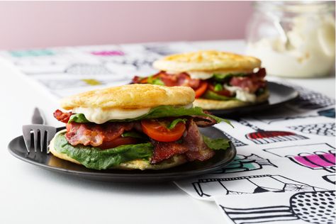 Bacon Lettuce and Tomato with Oopsie Bread -   Ingredients 4 Servings  8 pieces of oopsie bread, or other low-carb bread 6–8 tablespoons homemade mayonnaise 5 oz. (140 g) bacon slices 4 lettuce leaves 1 tomato, thinly sliced Fresh basil Oopsie Bread Recipe, Keto Blt, Blt Sandwich Recipes, Sandwich Recipe Videos, Keto Brood, Desayuno Keto, Comidas Keto, No Bread Diet, Menu Simple