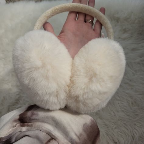 Nwot Earmuffs Perfect For Winter Cold Days! Big Earmuffs Outfit, White Ear Muffs Outfit, Y2k Earmuffs, Earmuffs Aesthetic, Knitted Earmuffs, Fawn Outfit, White Earmuffs, Cute Earmuffs, Earmuffs Outfit