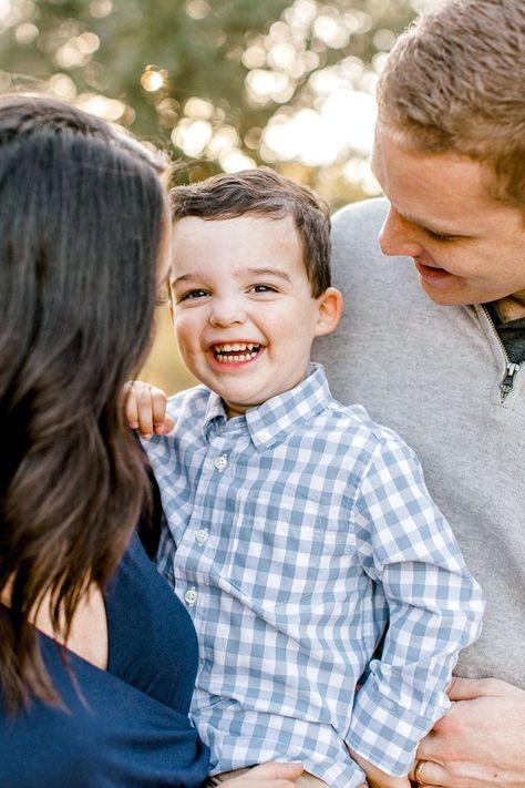 Family Of 3 Poses, Family Photos Fall, Country Family, Cute Family Photos, Family Photos With Baby, Poses Family, Family Photoshoot Poses, Fall Family Portraits, Summer Family Photos