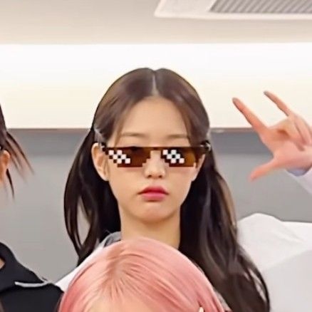 Wonyoung Funny Icons, Wonyoung Confused, Wonyoung Memes Funny, Wonyoung Funny, Funny Kpop Pictures, Funny Pix, Fan Picture, Anime Cover Photo, Dance Humor