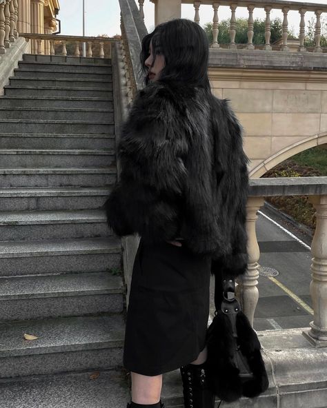 Fur Hat Outfit, Fur Coat Aesthetic, Black Fur Hat, Corvina Clemm, Coat Aesthetic, Pansy Parkinson, Black Fur Coat, Hat Outfit, Fur Hat