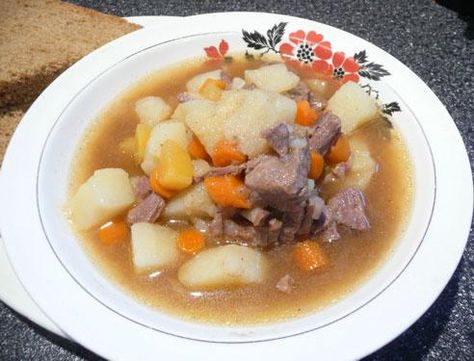 Norwegian Beef Stew (Lapskaus) Norwegian Cuisine, Viking Food, Canned Corned Beef, Nordic Recipe, Norwegian Food, Scandinavian Food, European Cuisine, Swedish Recipes, Beef Stew