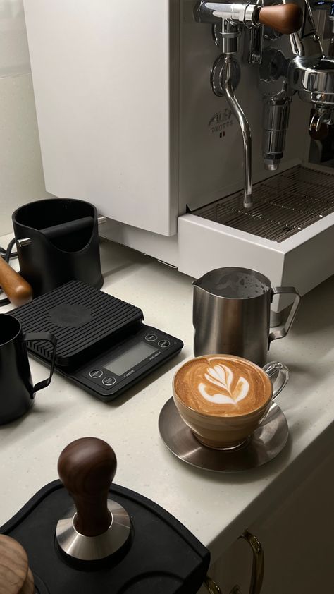 Coffee Station Aesthetic, Barista Aesthetic, Coffee Vibe, Stories Wallpaper, Coffee Setup, Aesthetic Instagram Stories, Cosy Cafe, Cafe Counter, Coffee Aesthetics