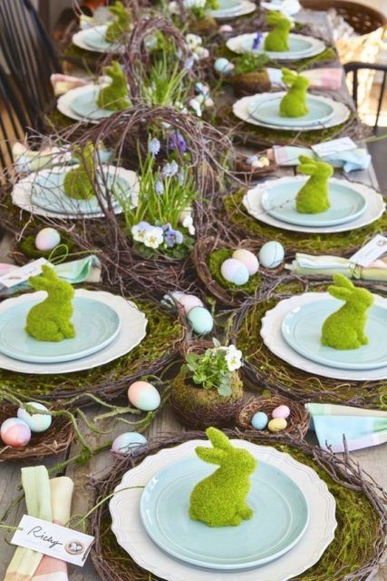 Gorgeous Easter Tablescapes That Will Make Your Jaw Drop | Start at Home Decor Easter Brunch Decorations, Ostern Diy, Diy Osterschmuck, Easter Table Setting, Nora Murphy, Setting Table, Easter Table Settings, Easter Tablescapes, Easter Inspiration