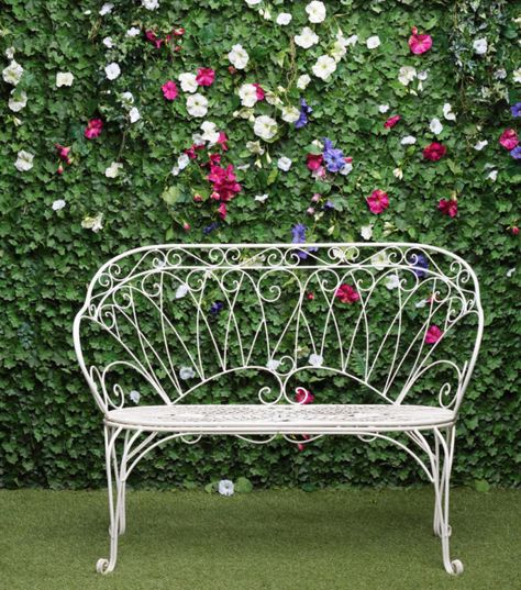 Gravity-Defying Green Wall Ideas 2 Green Wall Ideas, Garden Patch, Bed Images, New Ceiling Design, White Bench, Minimalist Garden, Backdrop Frame, Garden Posts, Green Walls