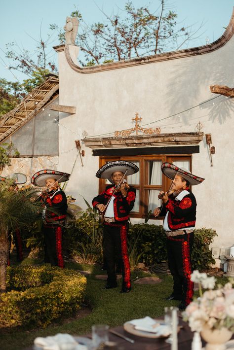 Mariachi Band Aesthetic, Small Spanish Wedding, Mariachi Band Wedding, Classic Mexican Wedding, Dark Mexican Wedding, Mexican Traditional Wedding, Authentic Mexican Wedding, Chilean Wedding, Wedding Mariachi