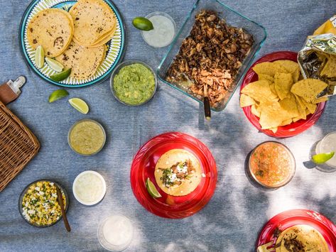 Picnic Aesthetic Wallpaper, Asian Picnic, Mexican Picnic, Picnic Aesthetic Food, Themed Picnic, Mexican Summer, Picnic Menu, Hungry Eyes, Food Picnic