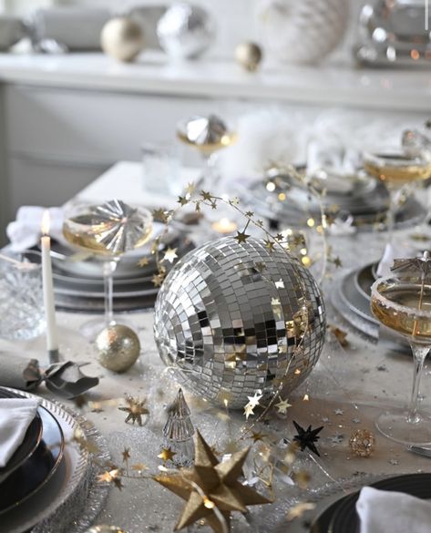 New Years Eve Table Setting, New Years Dinner Party, Nye Party Decorations, Disco Ball Decorations, Nye Dinner, Nye Decorations, New Years Eve Dinner, New Years Dinner, Engagement Dinner