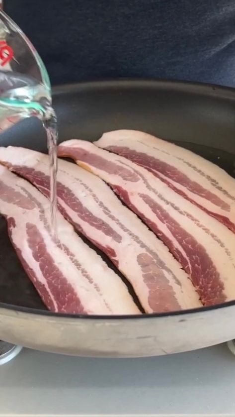 Boiled Bacon, Cookie Balls Recipe, Perfect Bacon, Make Bacon, Amazing Food Hacks, Bacon In The Oven, Cooking Bacon, Baked Bacon, Best Bacon