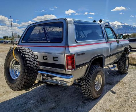 Plymouth Trailduster, Dodge Ram Power Wagon, Dodge Ram 2500 Cummins, Jaguar Xj13, Ram 2500 Cummins, Dodge Pickup Trucks, Blazer K5, Pick Up 4x4, Old Dodge Trucks