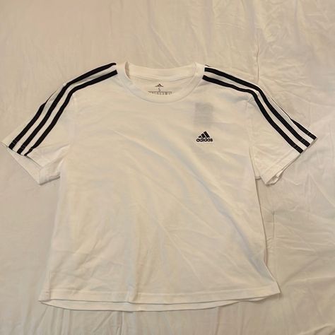 Adidas Black & White Short Sleeved T-Shirt Adidas Clothes, Camisa Adidas, White Sweater Outfit, Football Jersey Outfit, Adidas Short, University Outfit, Outfit Collage, Outfit Inspo Casual, Men Stylish Dress