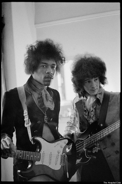 [​IMG] Noel Redding, Hey Joe, Jimi Hendrix Experience, Easy Guitar, Guitar Tips, Rock N’roll, Guitar Hero, Janis Joplin, Nine Months