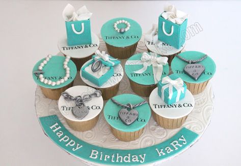 Celebrate with Cake!: Tiffany Cupcakes Tiffany Cupcakes, Tiffany Birthday Party, Tiffany Cakes, Tiffany Birthday, Elegant Cupcakes, Tiffany Theme, Azul Tiffany, Breakfast At Tiffanys, Tiffany And Co